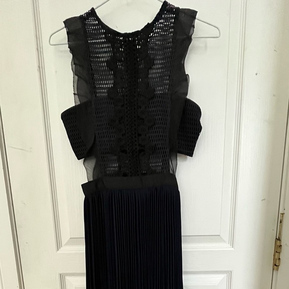 Self portrait Lace sleeveless pleated midi dress. - Picture 3 of 7